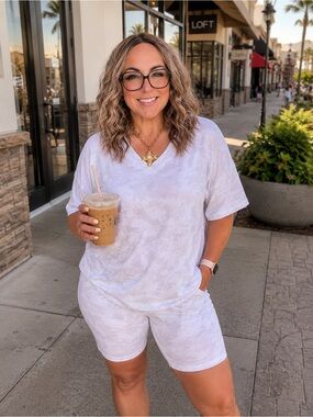 Women's White Ribbed Camo V-Neck Short Sleeve Top & matching biker shorts  in 2X